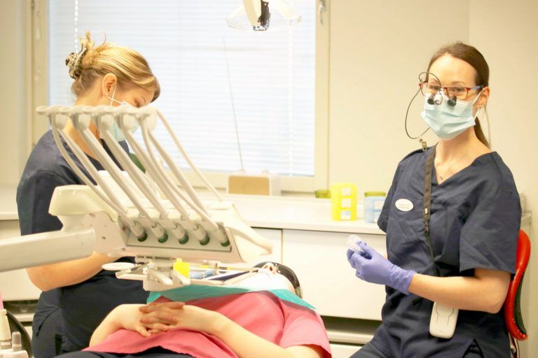 Ortodoncista cerca de mí Brackets y puentes dentales